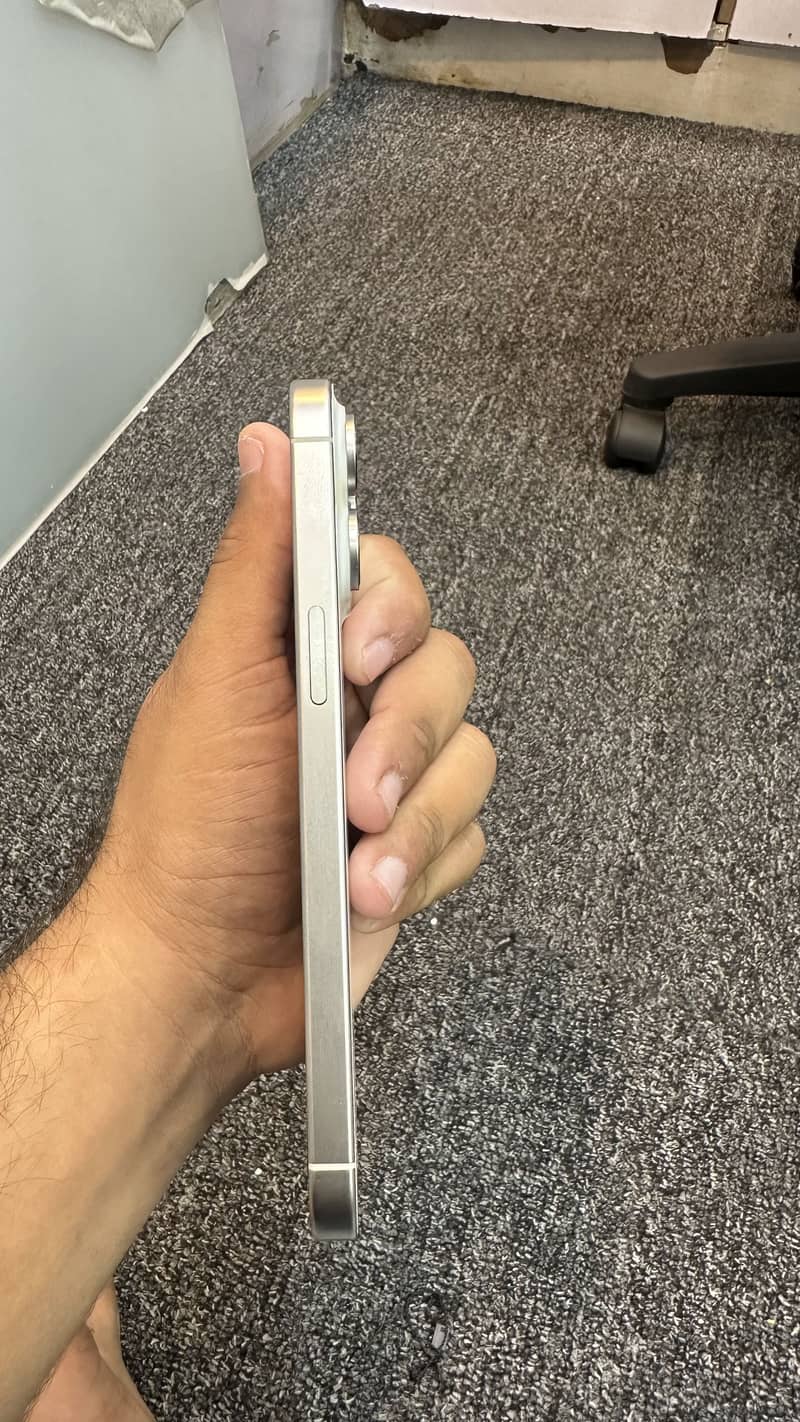 Apple iPhone 15 Pro Max 5