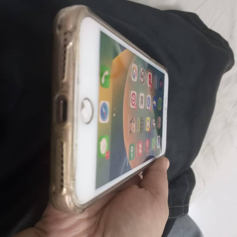 Apple iPhone 8 Plus 0