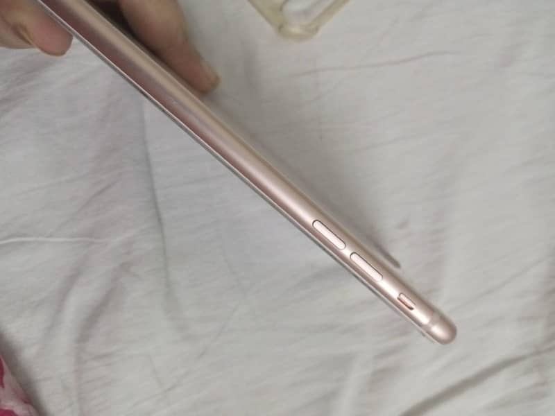 Apple iPhone 8 Plus 4