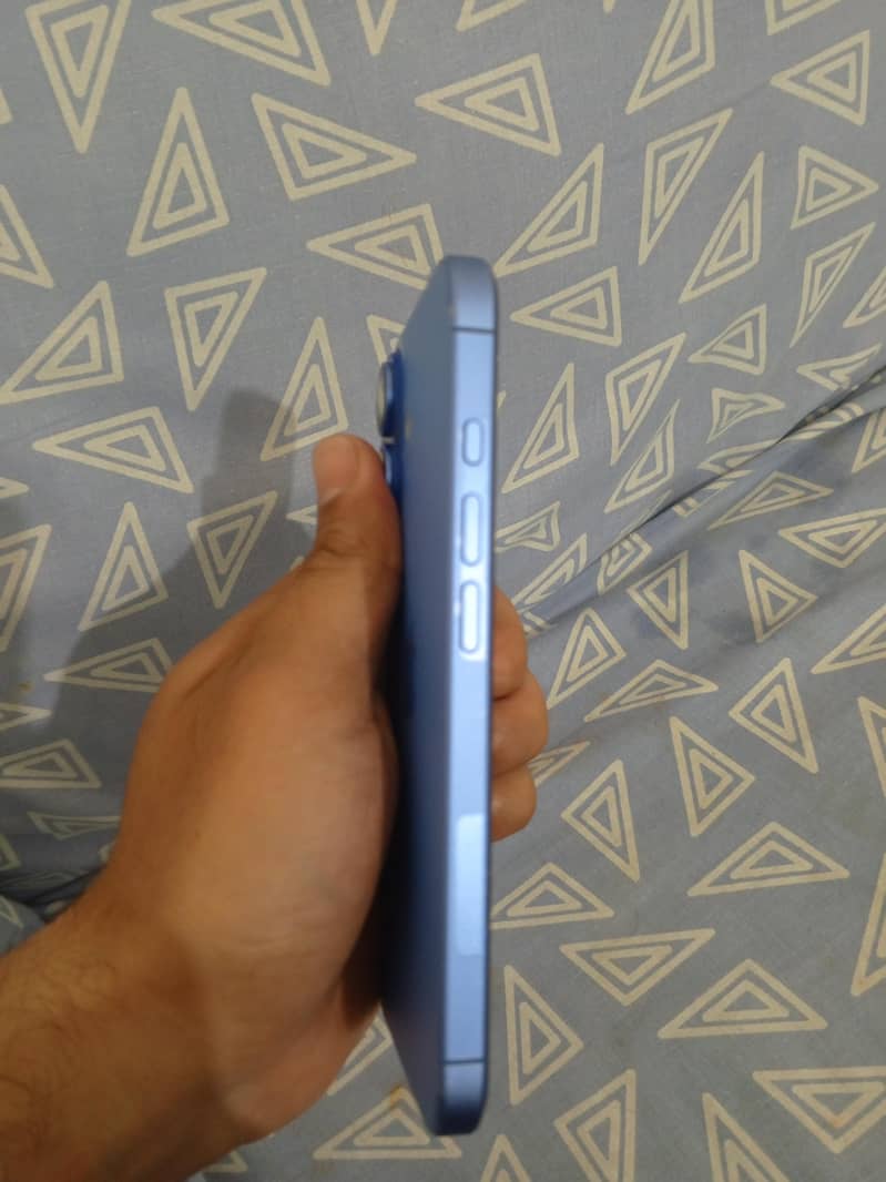 Apple iPhone 16 2