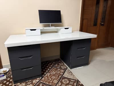 Aesthetic Work/Gaming Table