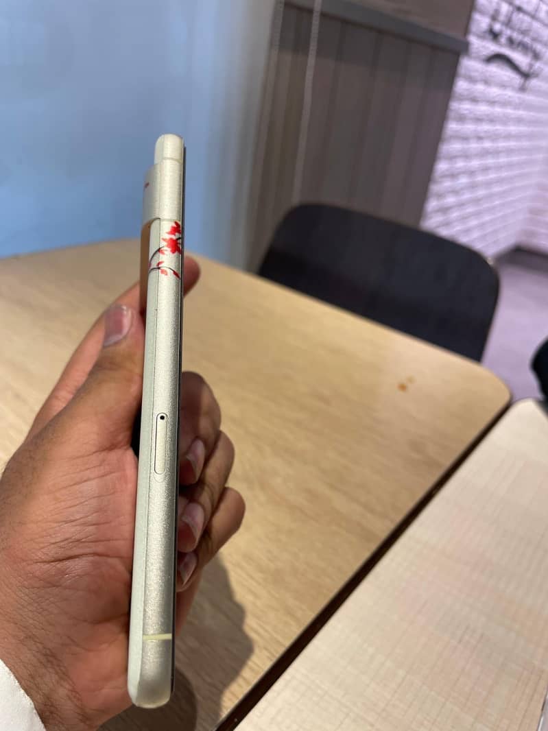 Google Pixel 7 4