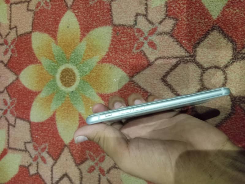 Apple iPhone 8 3
