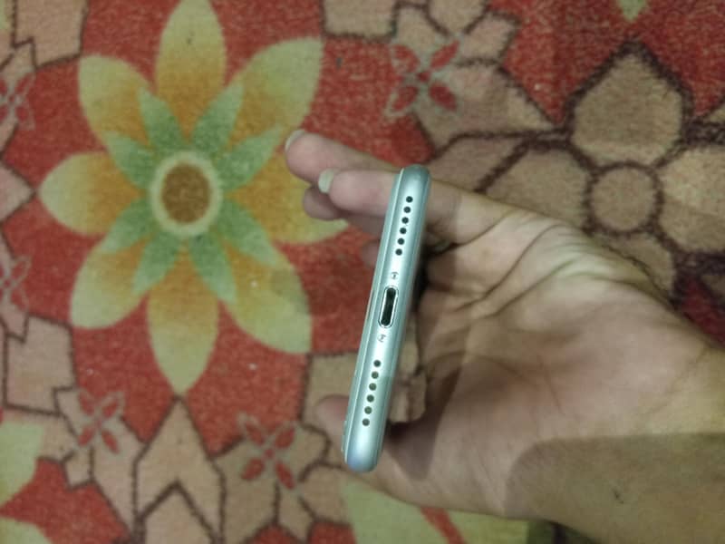 Apple iPhone 8 5