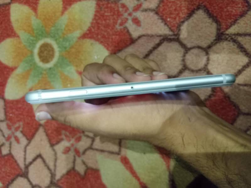Apple iPhone 8 6