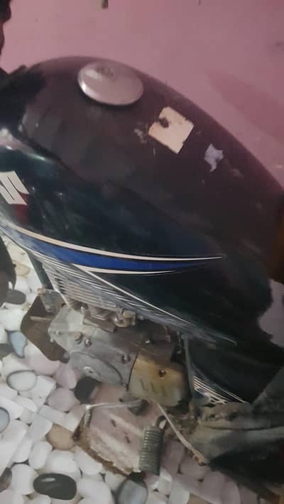 suzuki gs150 fuel tank leek hai side se