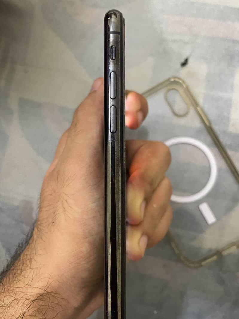 Apple iPhone X 3