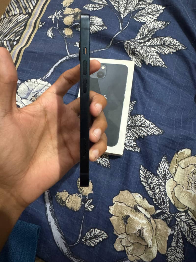 Apple iPhone 13 2