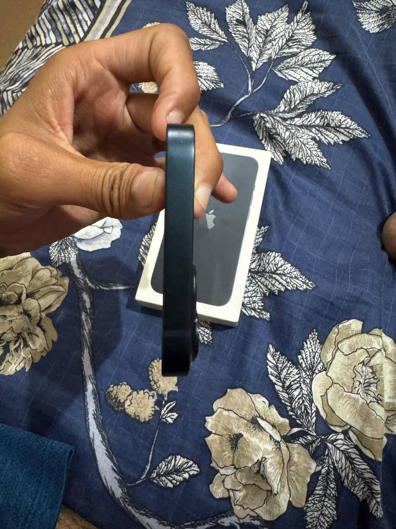 Apple iPhone 13 3
