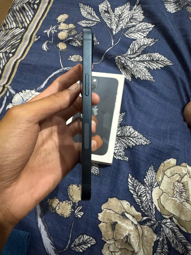 Apple iPhone 13 4
