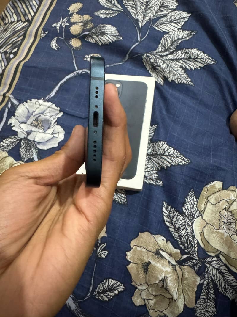 Apple iPhone 13 5