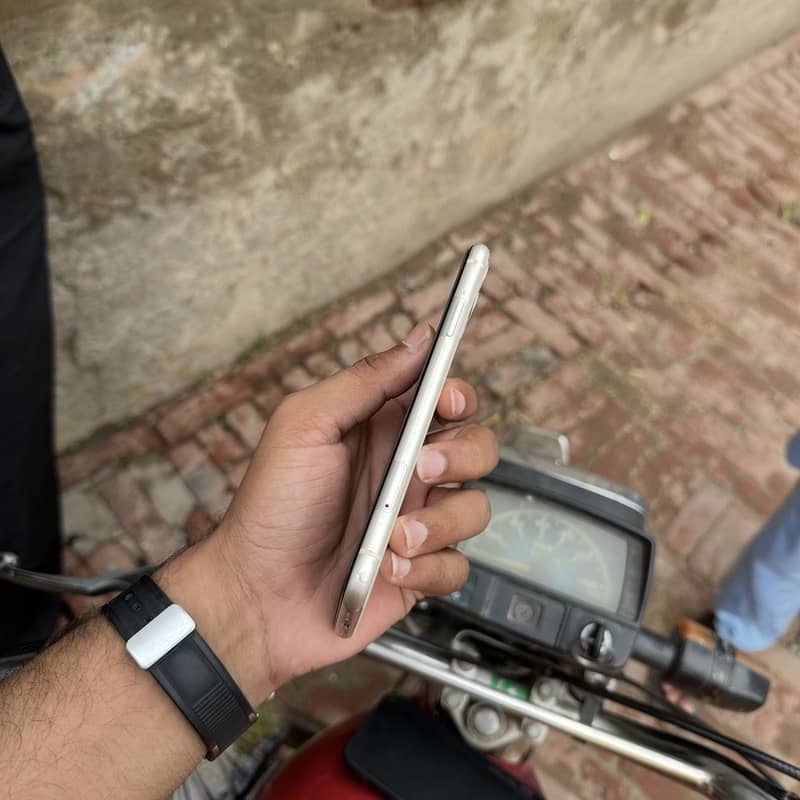 Apple iPhone 11 5