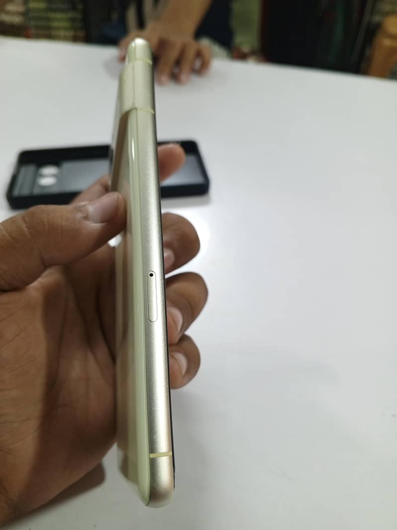 Google Pixel 7 4