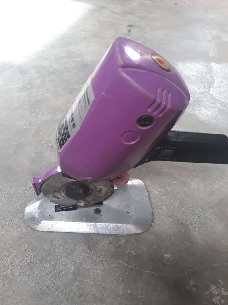 Cloth Cutting Machine 1