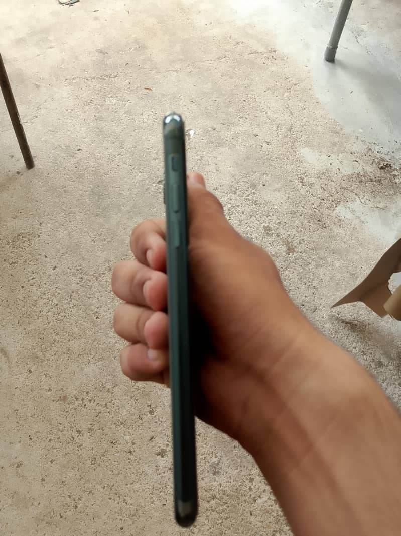 Apple iPhone 11 Pro Max 2