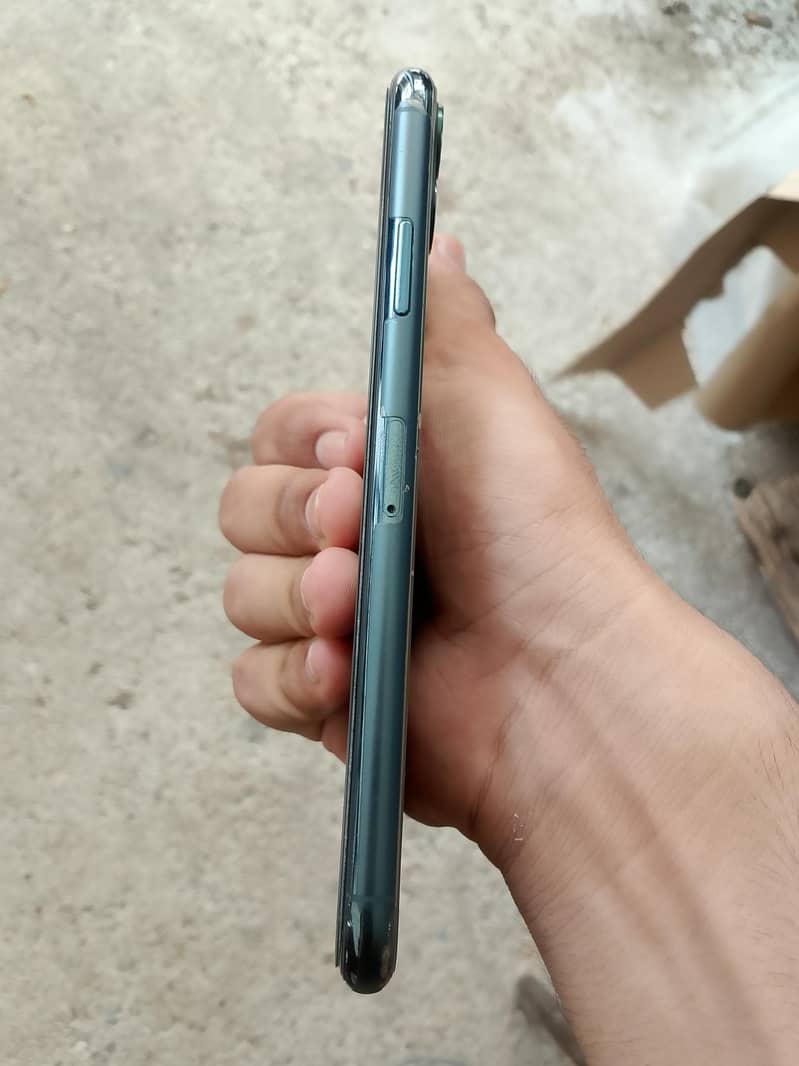 Apple iPhone 11 Pro Max 4