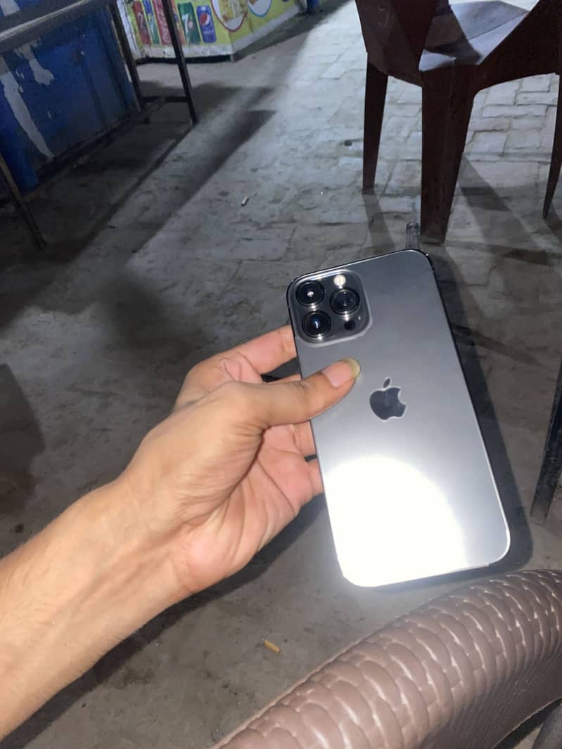 Apple iPhone 13 Pro Max 9