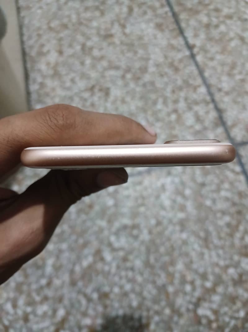 Apple iPhone 8 Plus 3