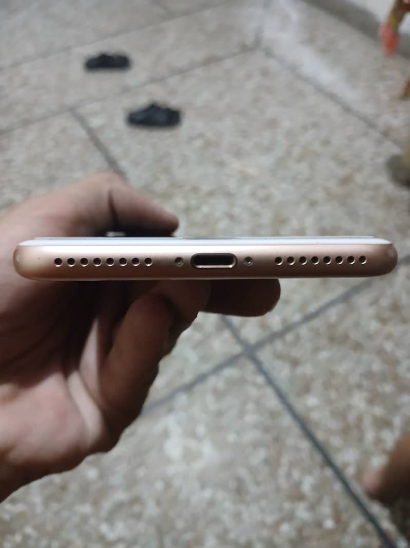 Apple iPhone 8 Plus 5
