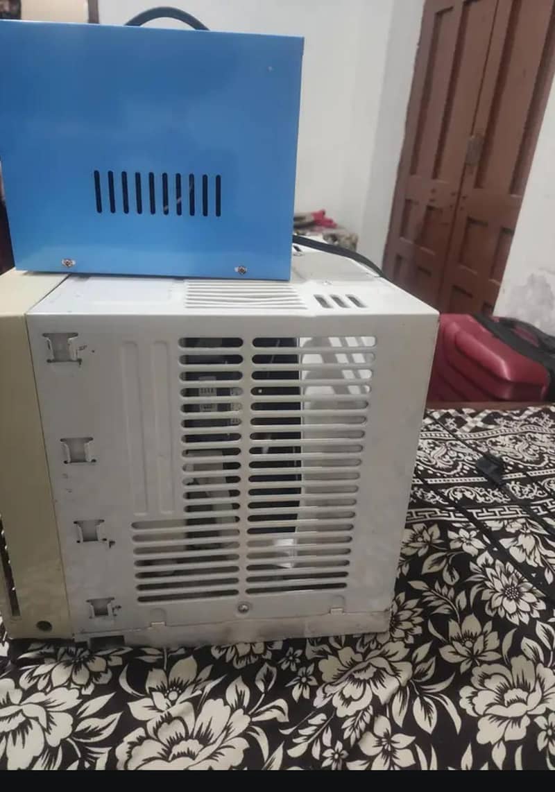 window AC 1