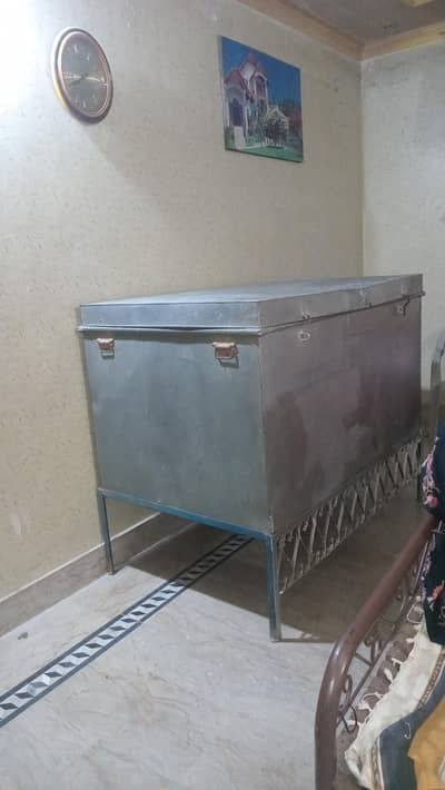 peti ke sth stand bi hy peti + stand