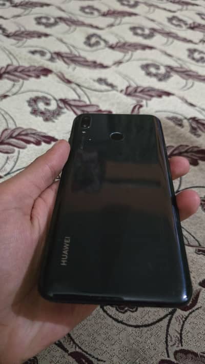 Huawei P9 OFFICIAL PTA APPROVED DUAL SIM WITH CHARGER 4/64
