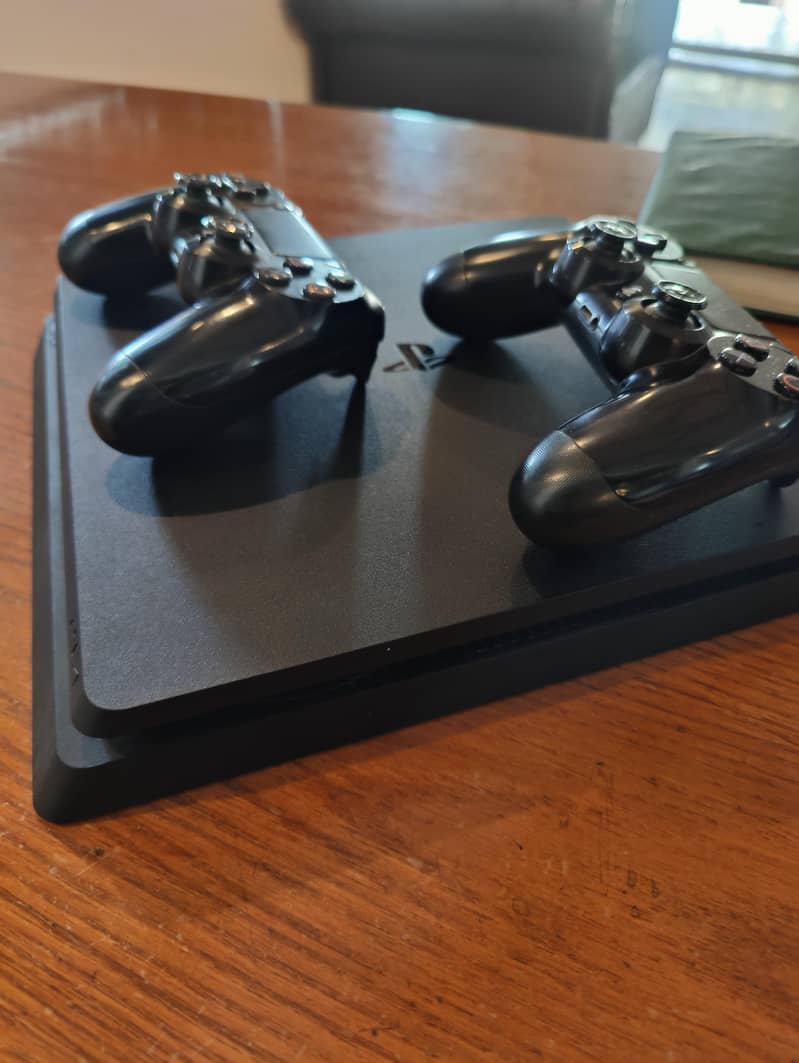PS4 SLIM 1