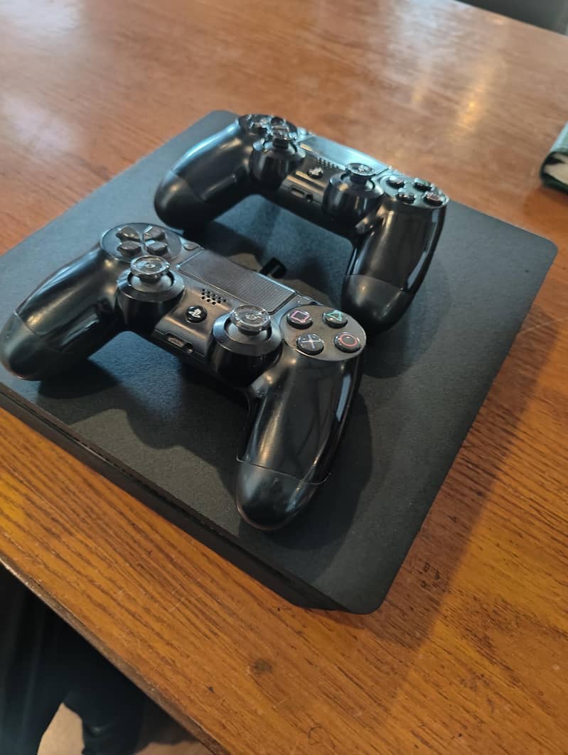 PS4 SLIM 4