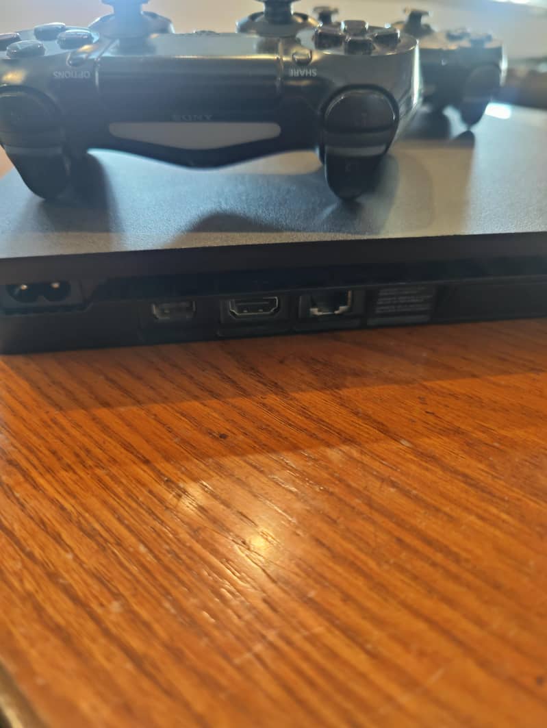 PS4 SLIM 5