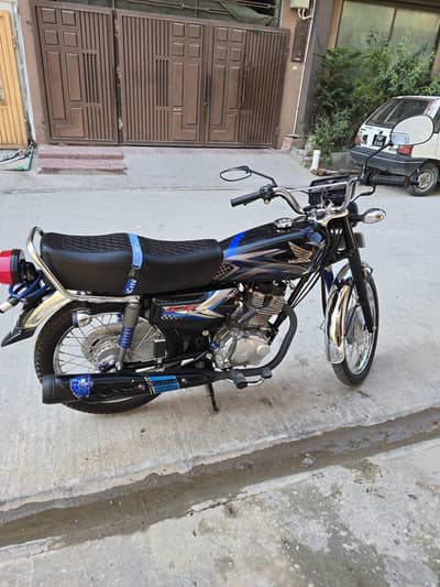 Honda CG125 black