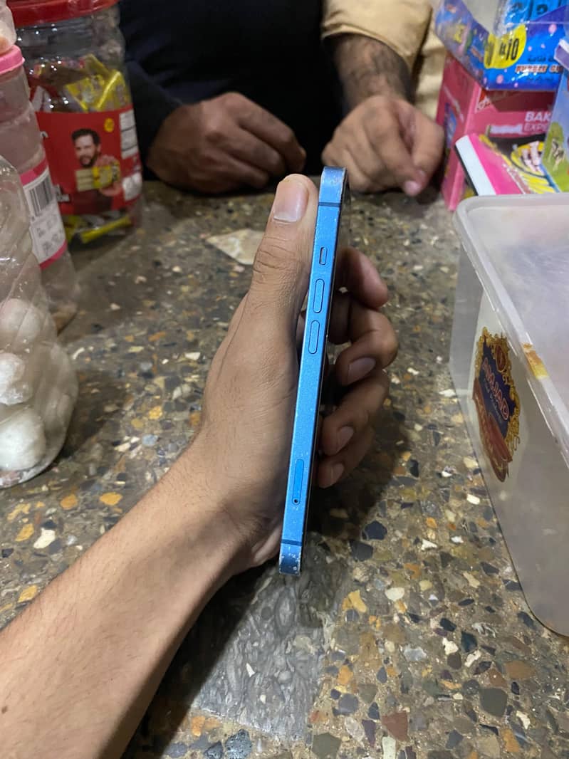 Apple iPhone 13 1