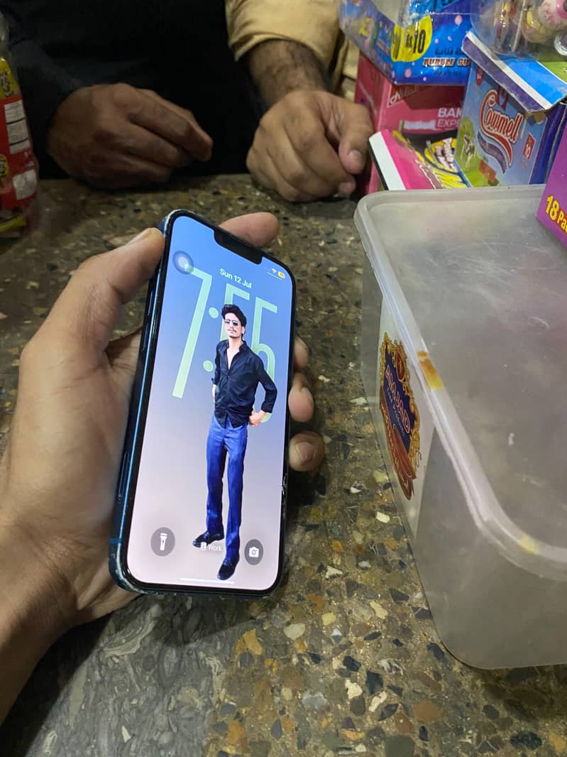 Apple iPhone 13 2
