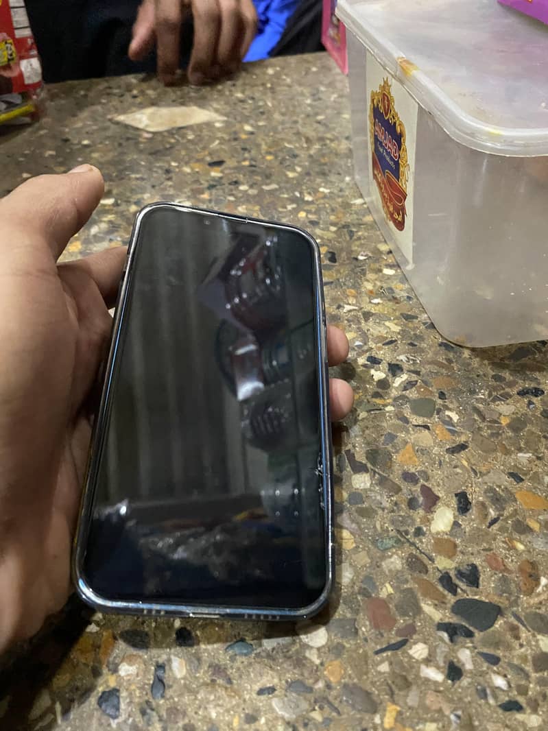 Apple iPhone 13 3