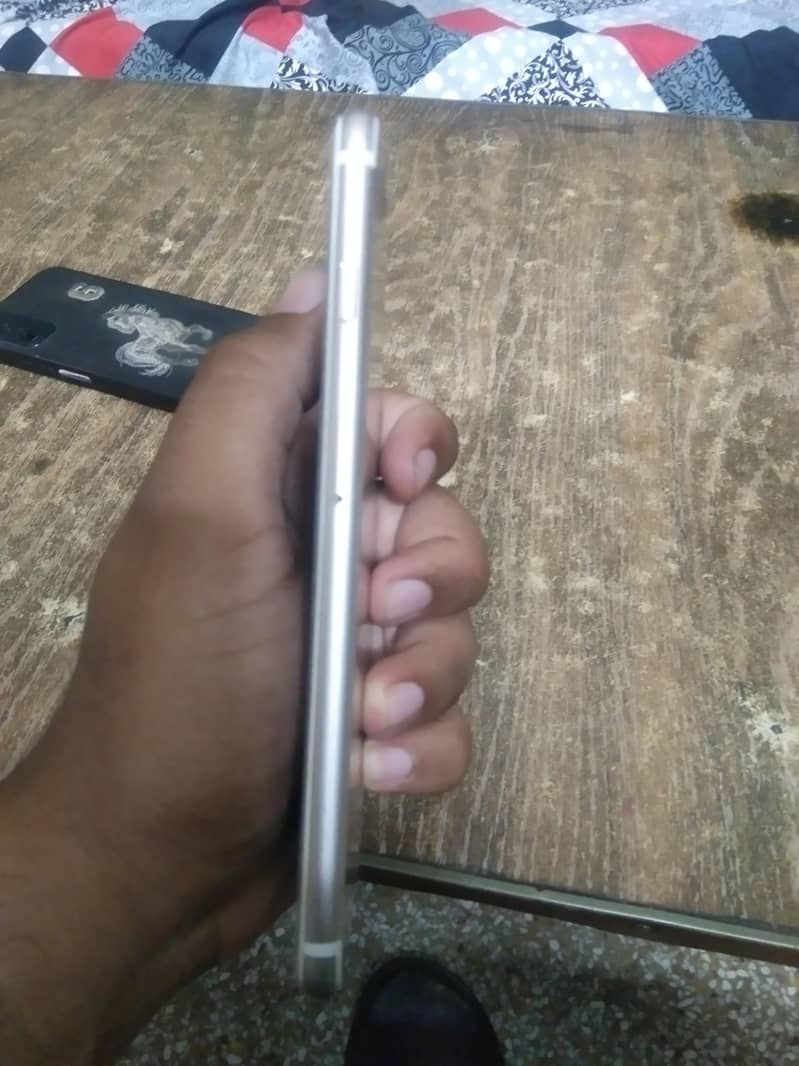 Apple iPhone 7 Plus 1