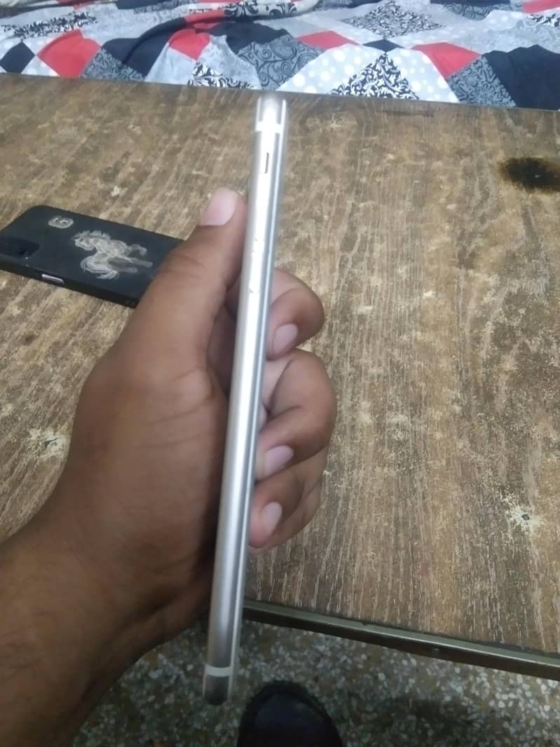 Apple iPhone 7 Plus 5