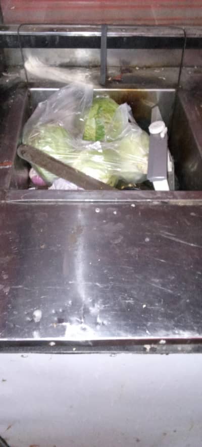 burger show aane ka counter open fryer no Bandhan ha