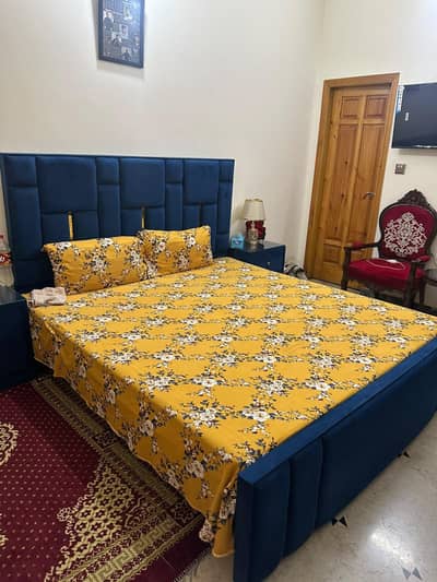 bed dressing side table