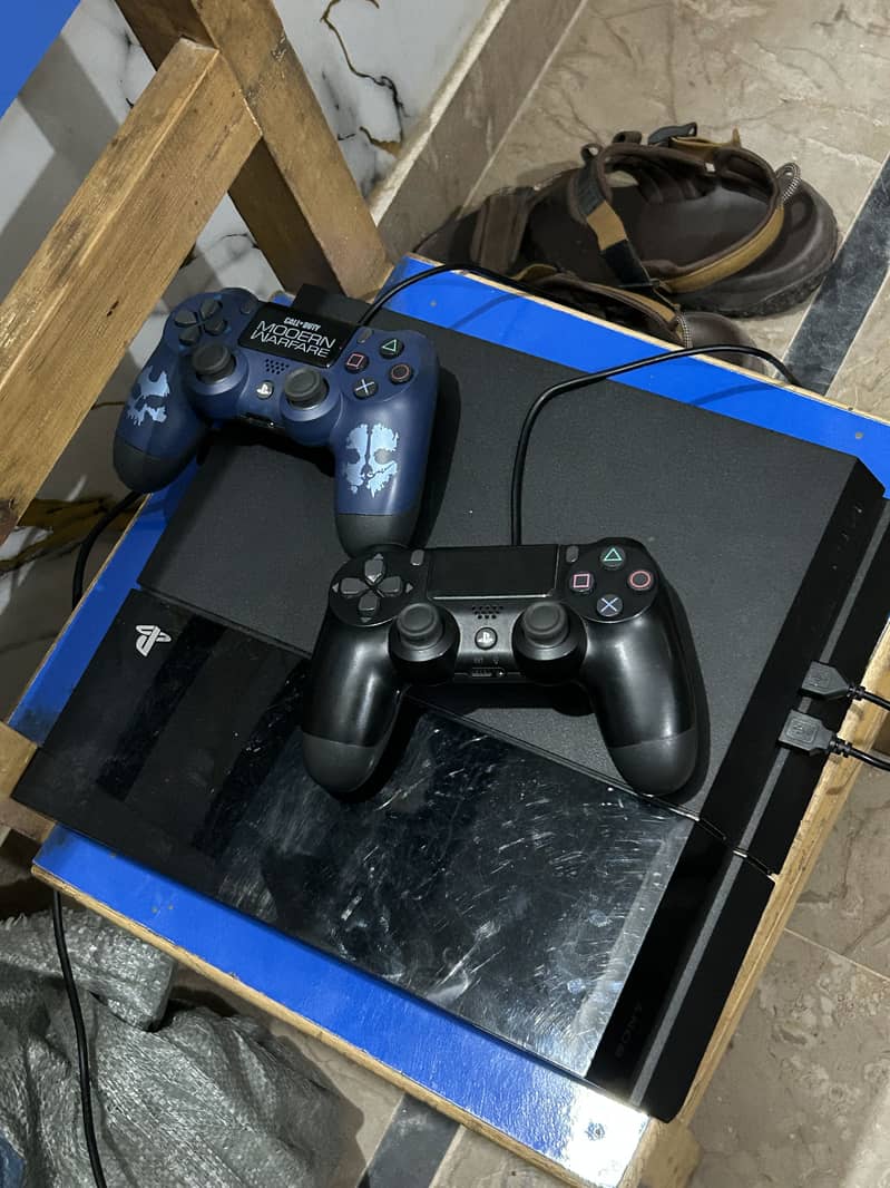 PS4 with 2 controllers 2