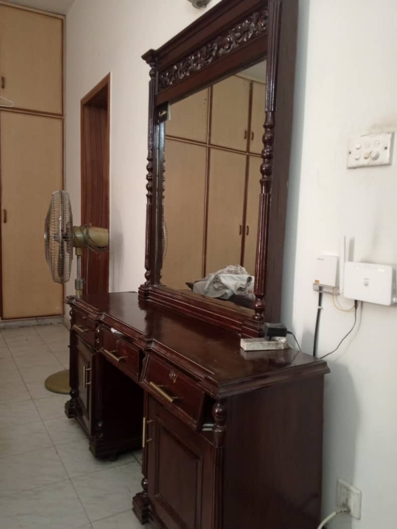 Dressing table 0