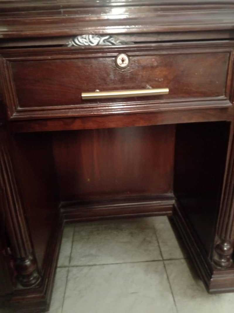 Dressing table 3
