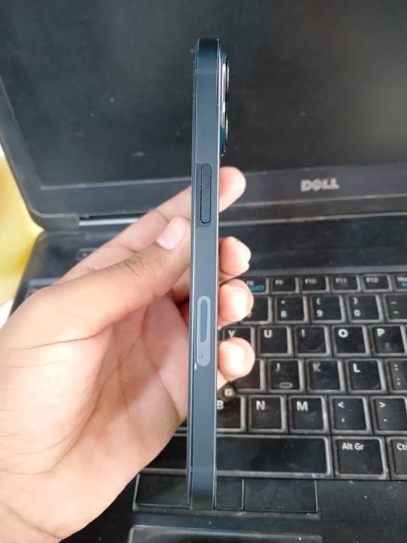 Apple iPhone 13 5