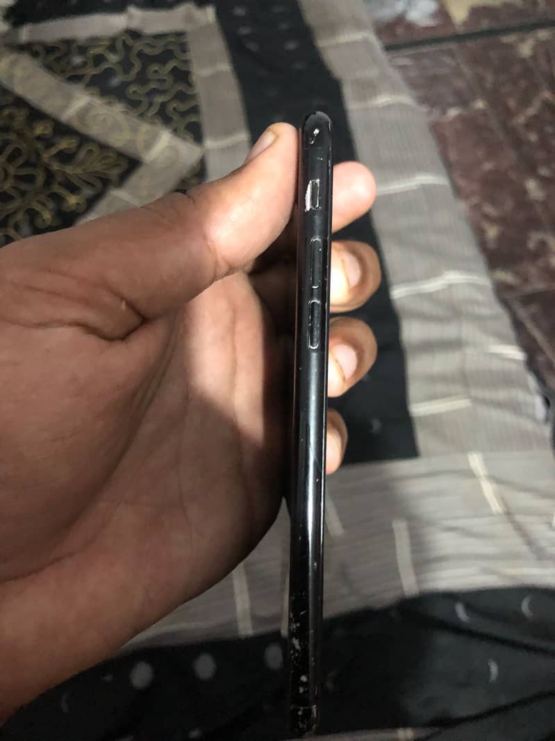 Apple iPhone 7 0