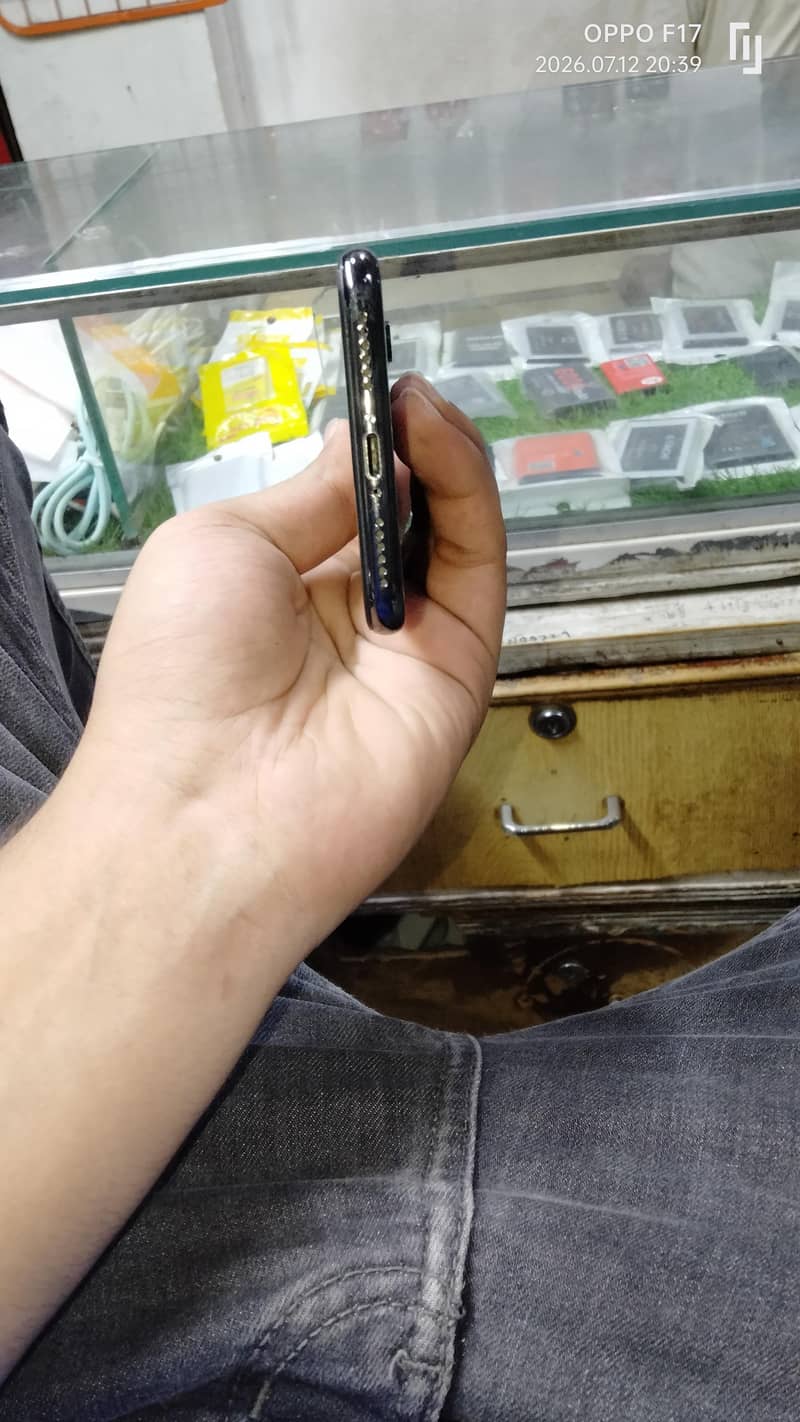 Apple iPhone X 4