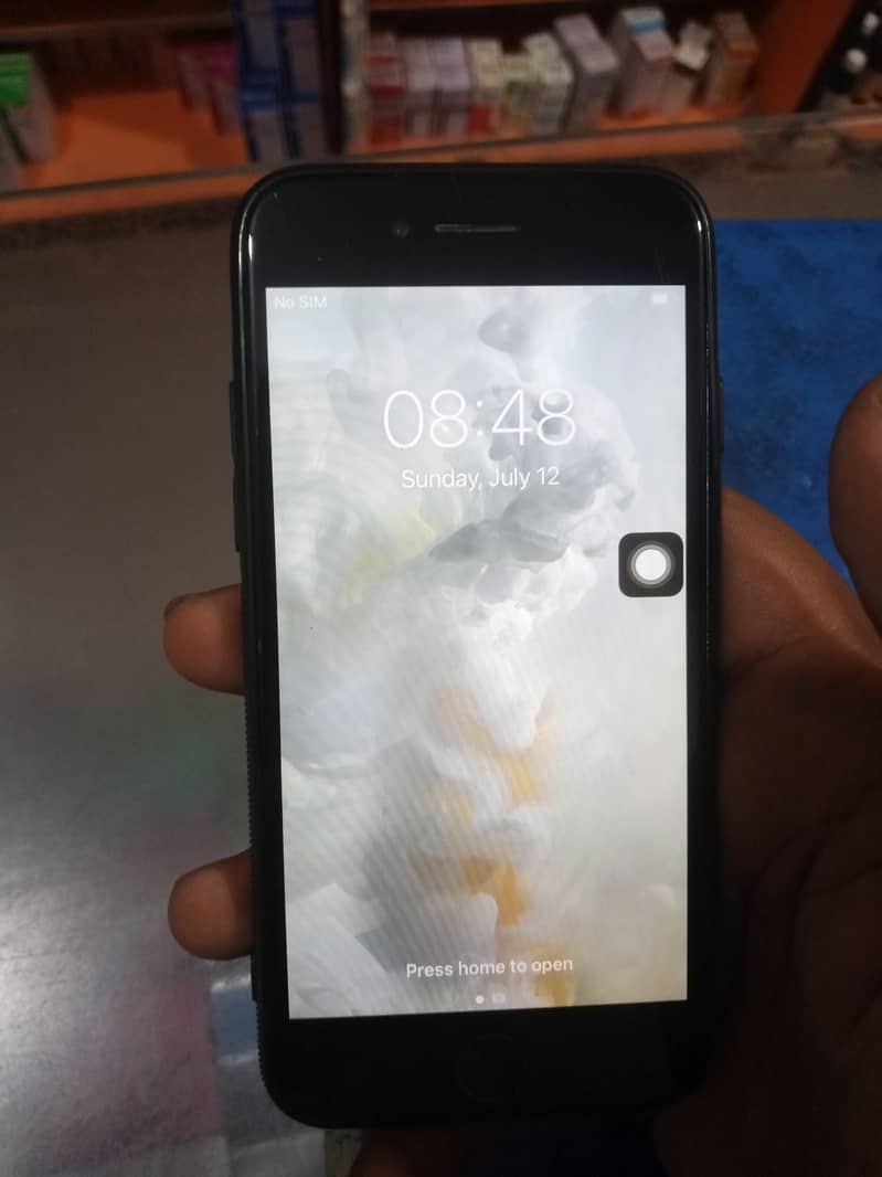 Apple iPhone 7 0