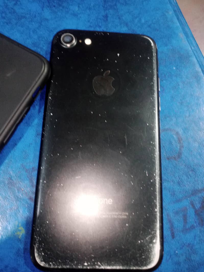 Apple iPhone 7 2