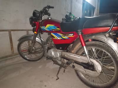 Sealed engine koe kum nhi ha bike me new tayer