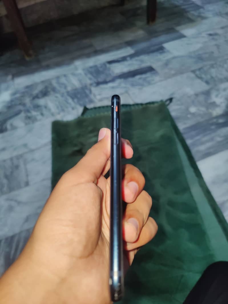 Apple iPhone SE 3rd generation 1