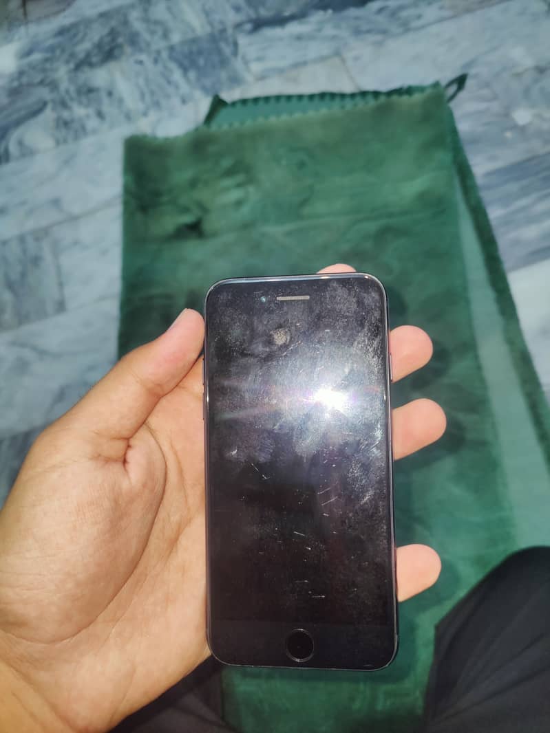 Apple iPhone SE 3rd generation 4
