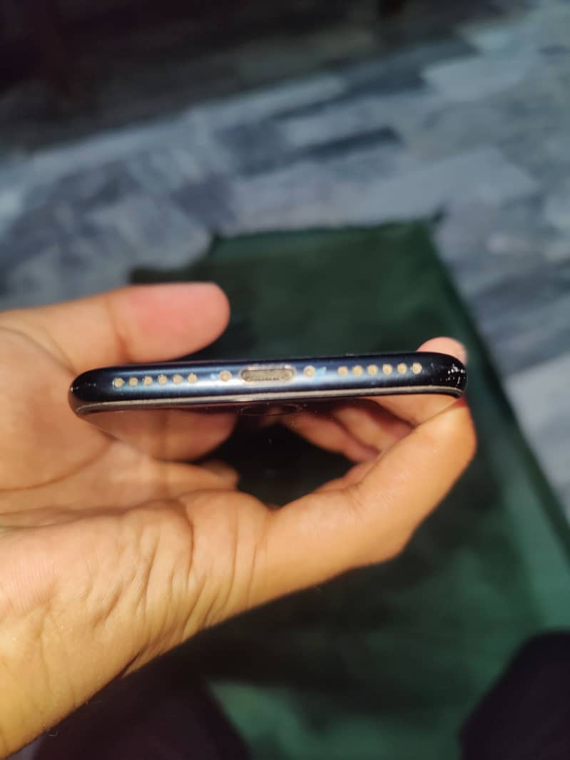 Apple iPhone SE 3rd generation 5