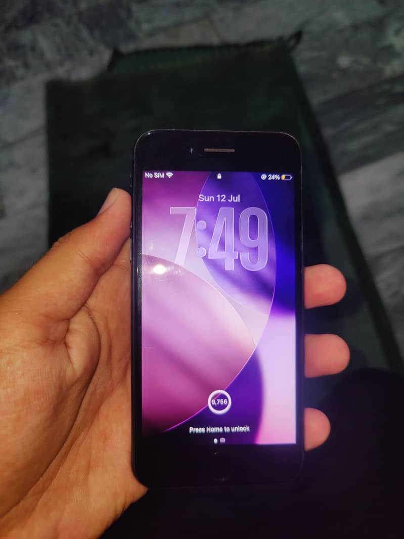 Apple iPhone SE 3rd generation 6